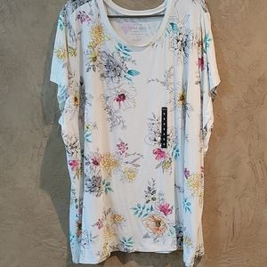 Torrid super soft floral tee 5
